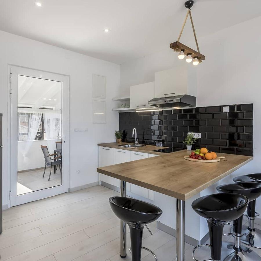 Luxury Apartments Skalinada Near Beaches, Tisno - Dalmatia Bagian luar foto